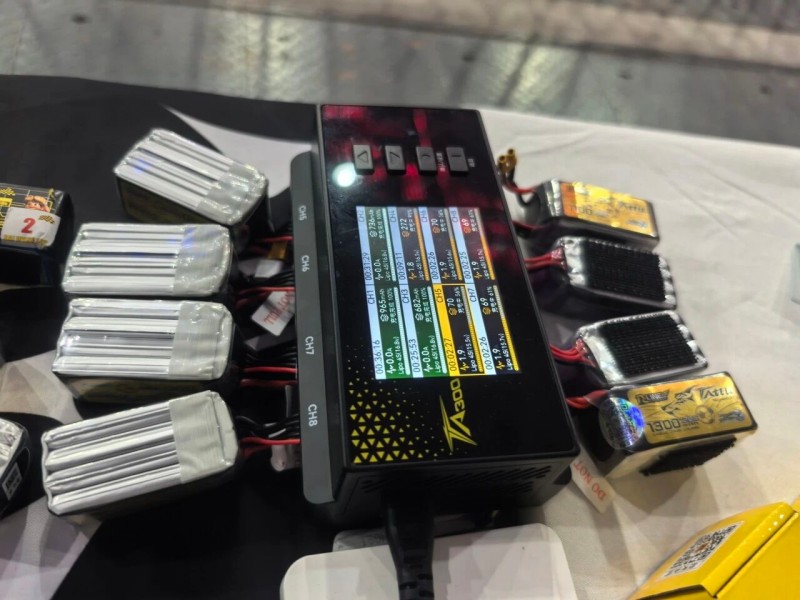 Tattu 無人機(jī)足球電池和充電器 Tattu 無人機(jī)足球電池和充電器