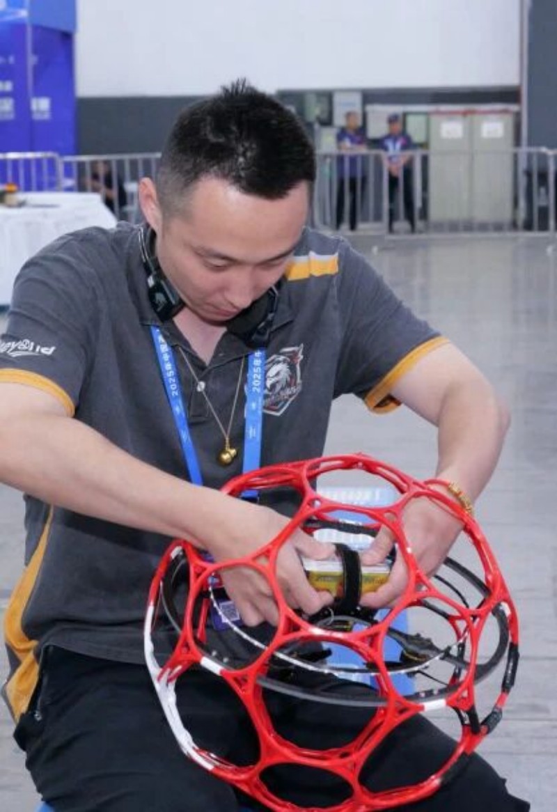 中國無人機(jī)足球聯(lián)賽貴陽精彩瞬間 中國無人機(jī)足球聯(lián)賽貴陽精彩瞬間