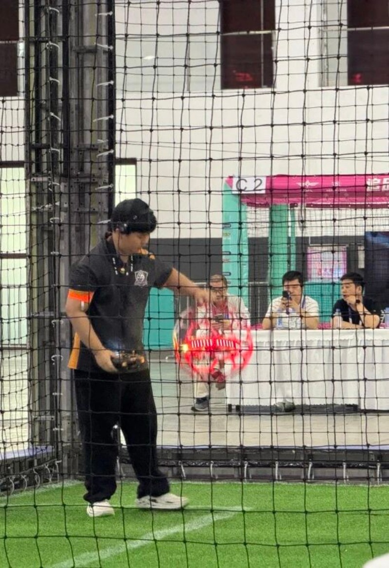 中國無人機(jī)足球聯(lián)賽貴陽精彩瞬間 中國無人機(jī)足球聯(lián)賽貴陽精彩瞬間