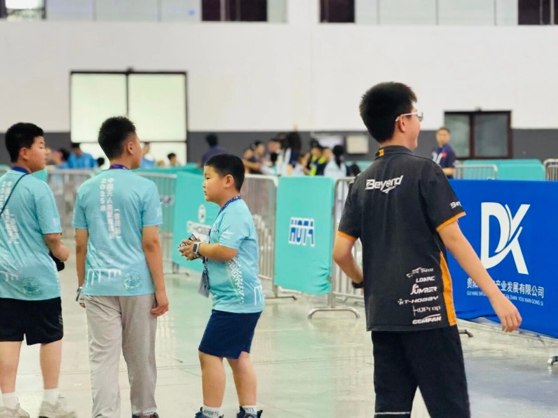 中國無人機(jī)足球聯(lián)賽貴陽精彩瞬間 中國無人機(jī)足球聯(lián)賽貴陽精彩瞬間