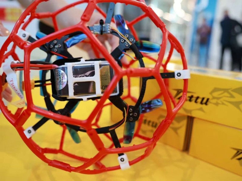 無(wú)人機(jī)足球 無(wú)人機(jī)足球